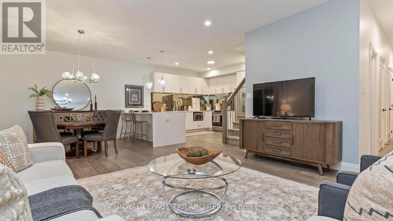 9 - 1195 RIVERSIDE DRIVE