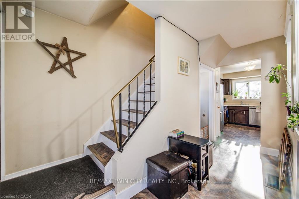 71 SHADELAND CRESCENT