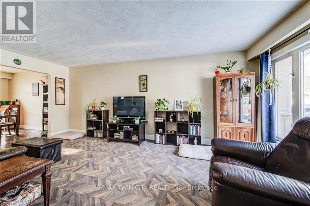 71 SHADELAND CRESCENT