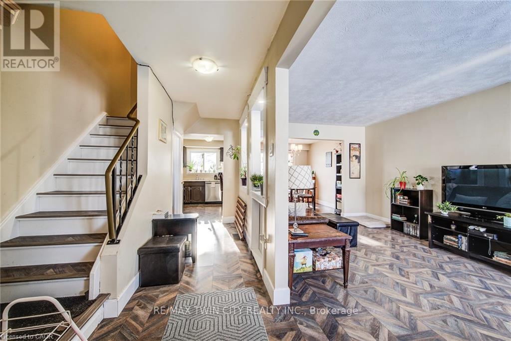 71 SHADELAND CRESCENT