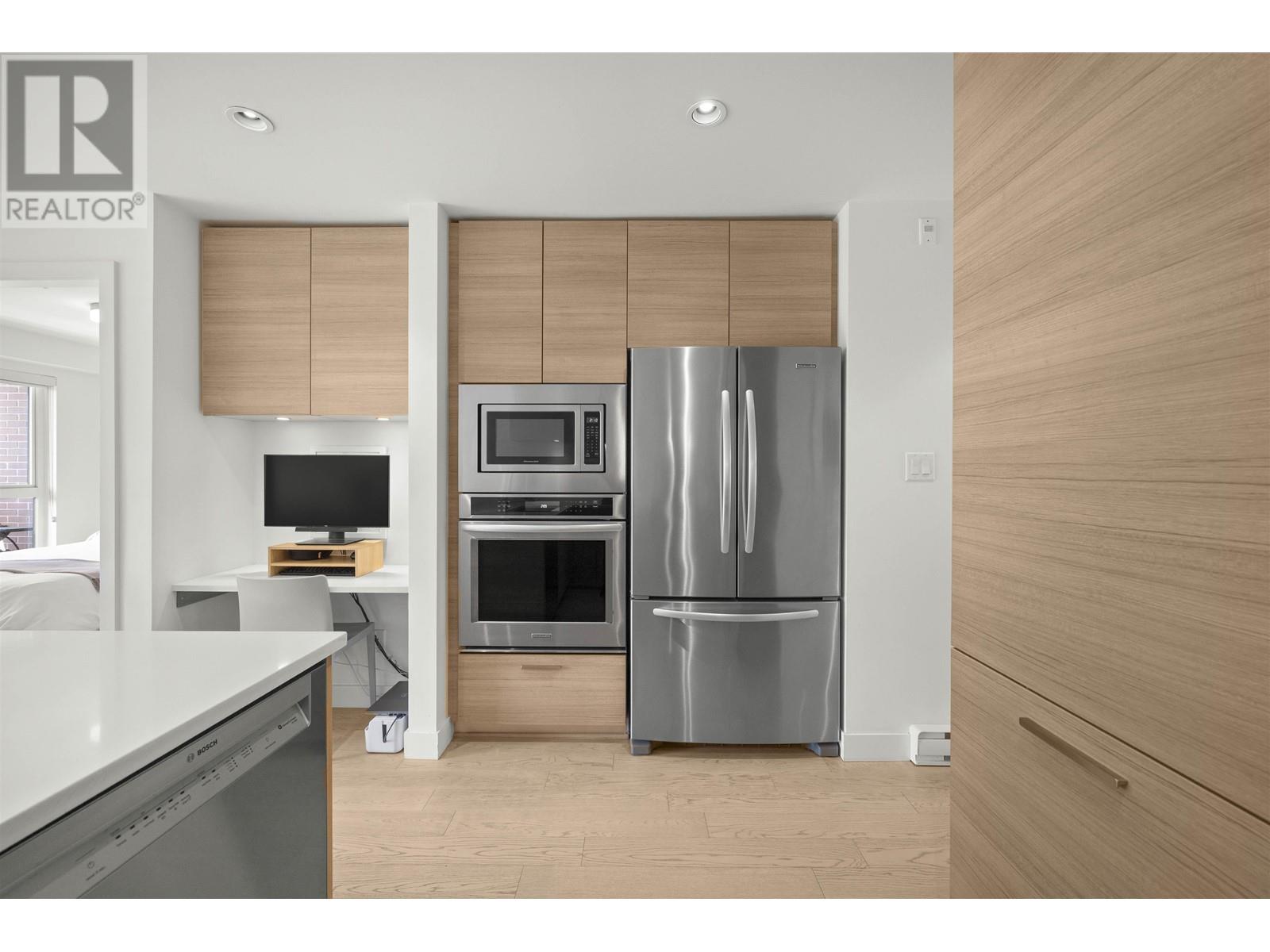 317 3456 COMMERCIAL STREET