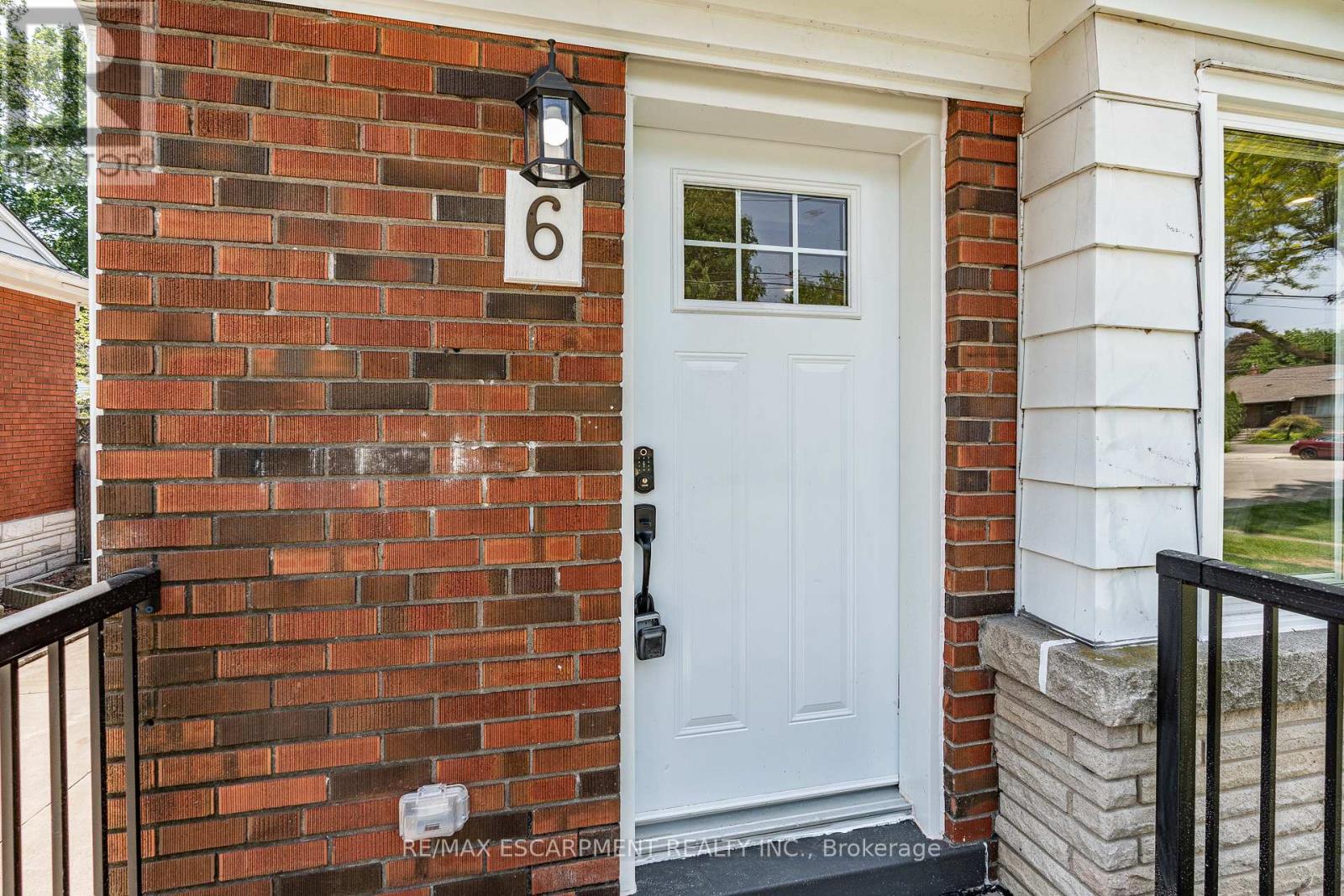 6 MULOCK AVENUE