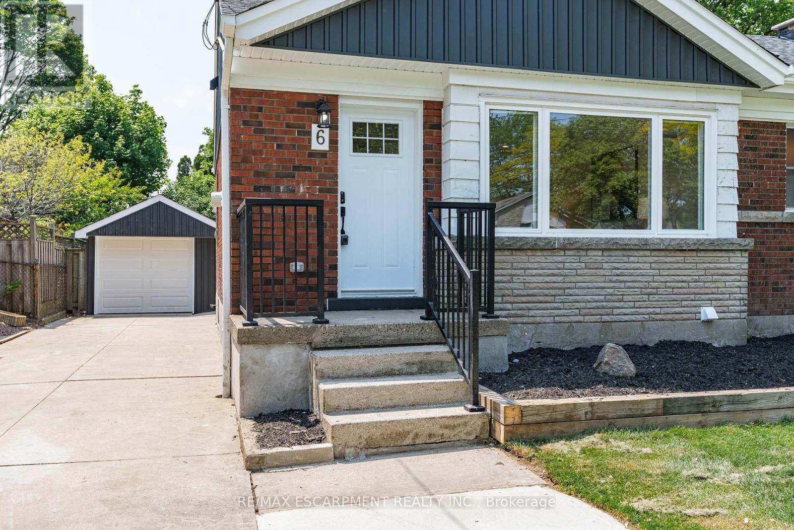 6 MULOCK AVENUE