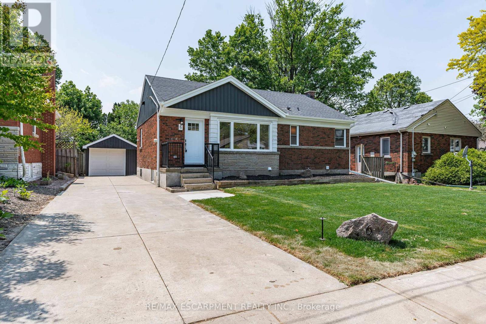 6 MULOCK AVENUE