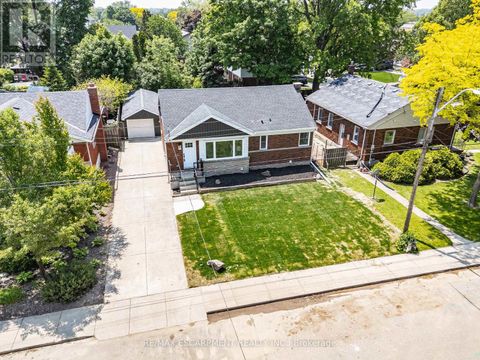 6 MULOCK AVENUE Hamilton (Sunninghill) ON L8T1H3