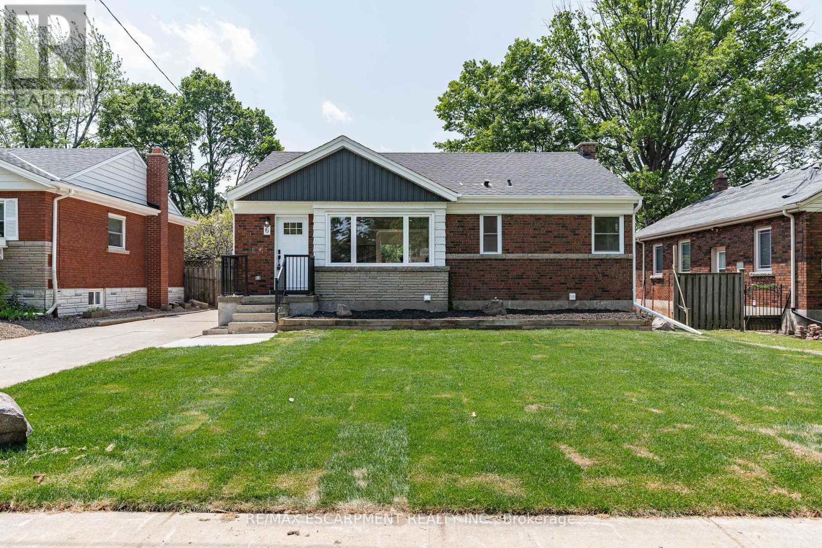 6 MULOCK AVENUE