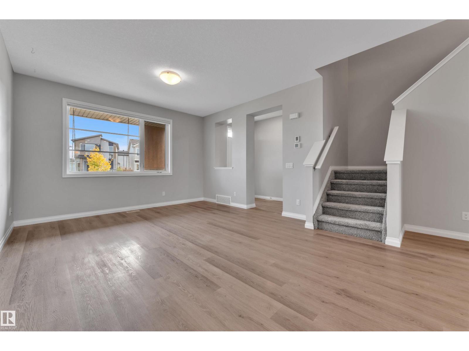 176 CHARLESWORTH DR SW