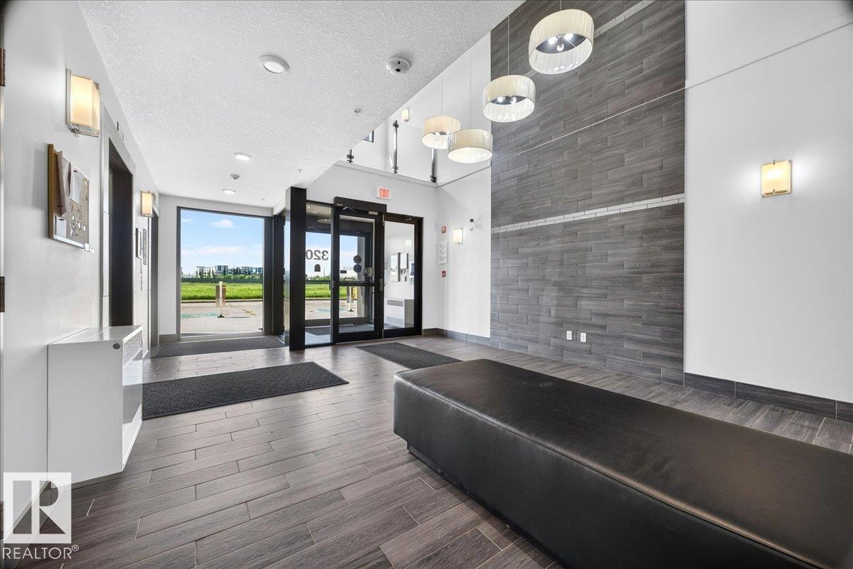106 320 Ambleside LI SW SW