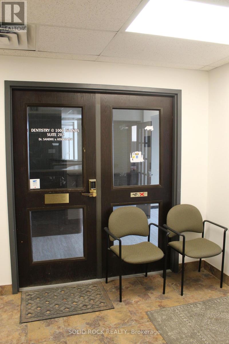 202 - 68 WILLIAM STREET