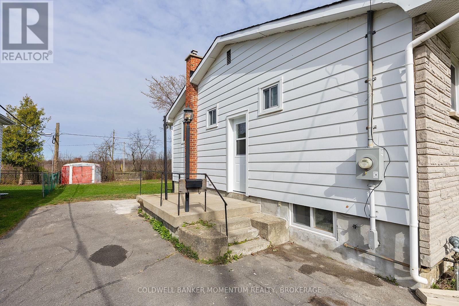 854 VICTORIA STREET