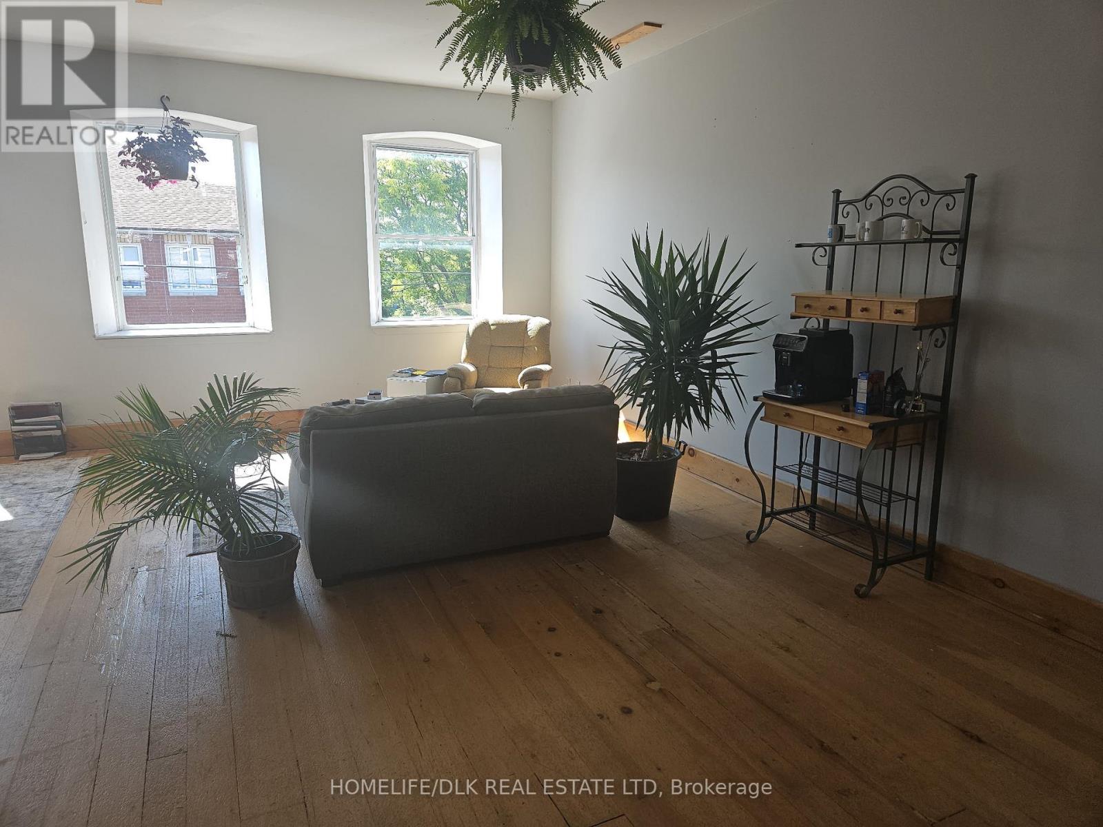 UPPER - 29 CLOTHIER STREET E