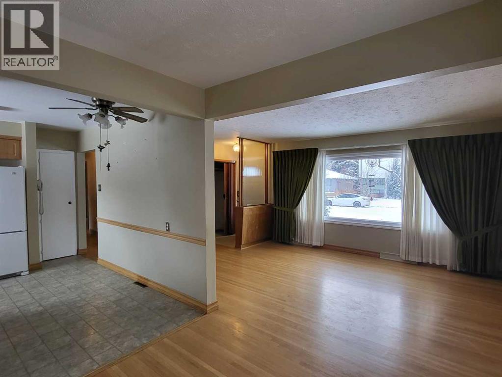 22 Montrose Crescent NE