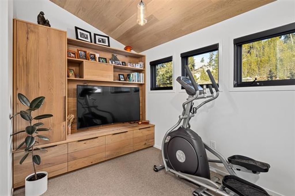 listing image 17293946705468838987