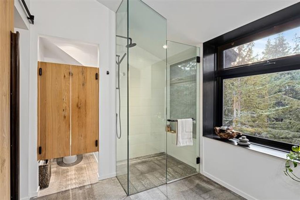 listing image 17299359802012107848