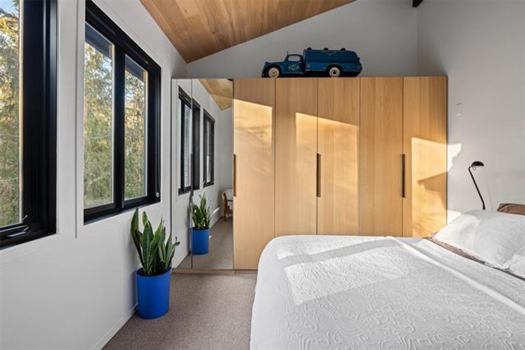 listing image 17296307204374646219