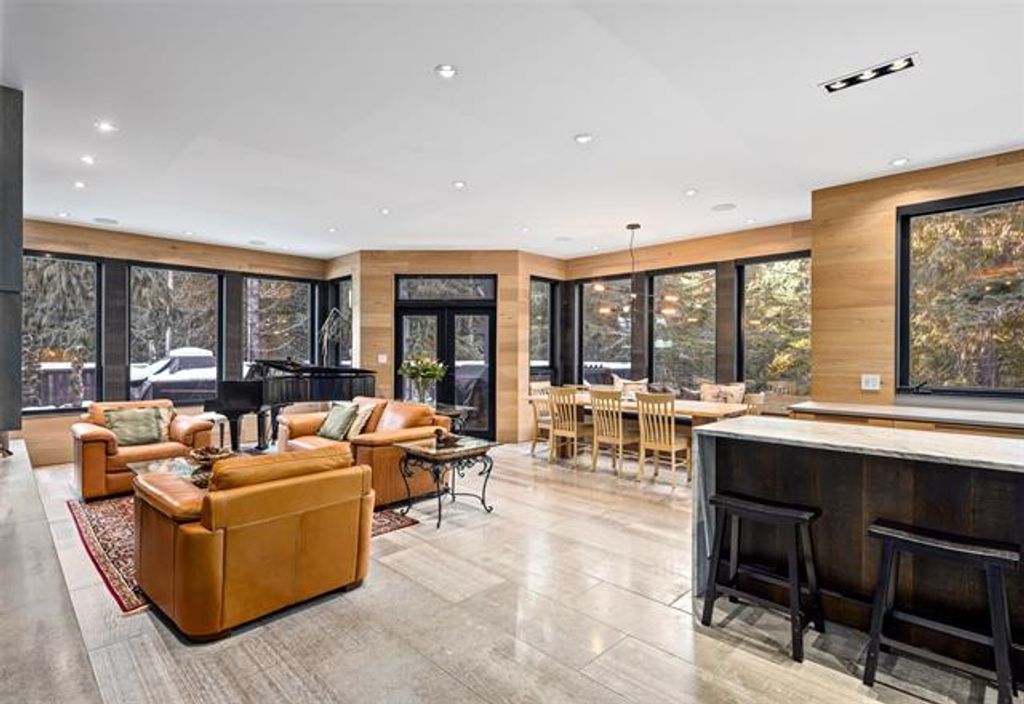 listing image 17296117227094010626