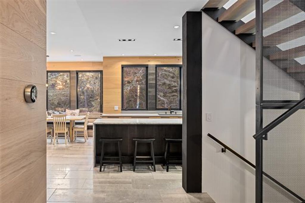 listing image 17292877953882249972