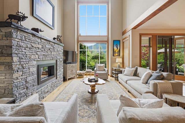 8323 GLEN ABBEY LANE