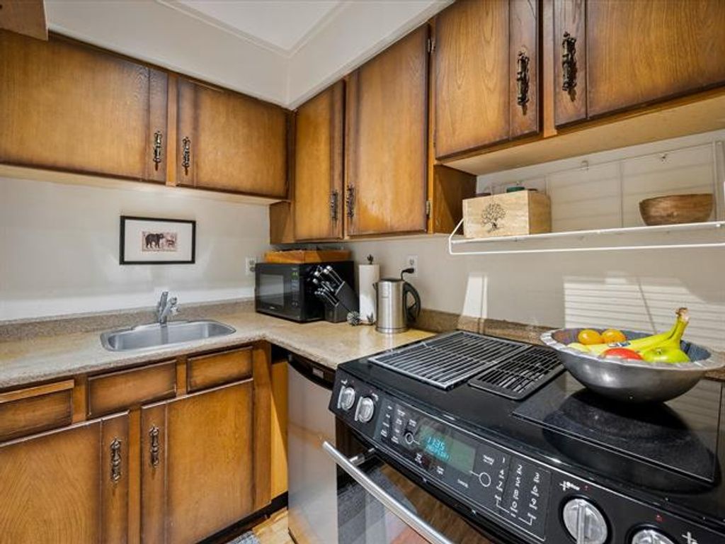 listing image 17299837973677888123