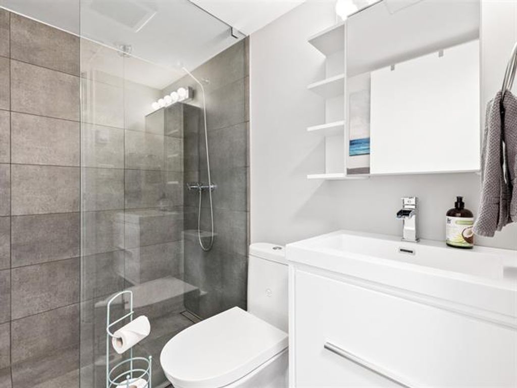 listing image 17297942190528378810