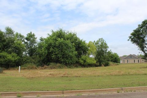 Photo of 233 Wentworth Ln, Albany, GA 31721 (MLS # 165407)