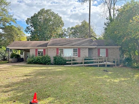 Photo of 2024 Stuart Avenue, Albany, GA 31707 (MLS # 164838)