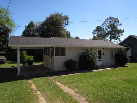 Photo of 76 Jefferson Ave, Blakely, GA 39823 (MLS # 166902)