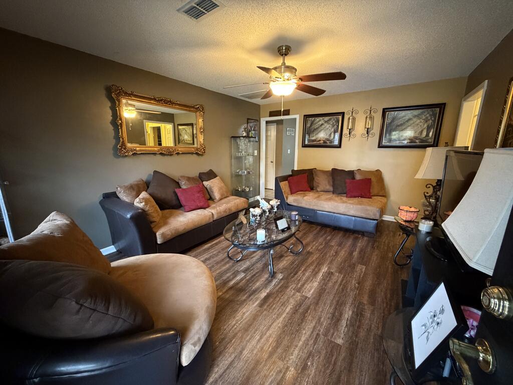 218 Glade Lane