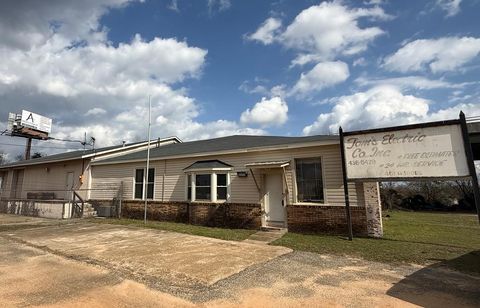 Photo of 401 Hodges Avenue, Albany, GA 31707 (MLS # 167647)