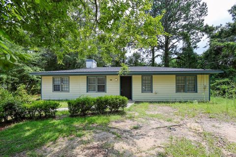Photo of 1408 E Mercer Avenue, Albany, GA 31705 (MLS # 165481)