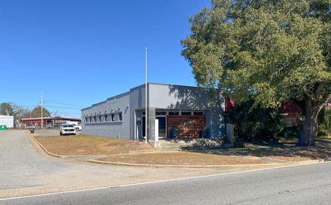 Photo of 731 W Oglethorpe Blvd, Albany, GA 31701 (MLS # 164276)