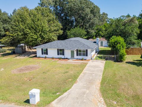 Photo of 1224 Nixon Drive, Albany, GA 31705 (MLS # 166789)