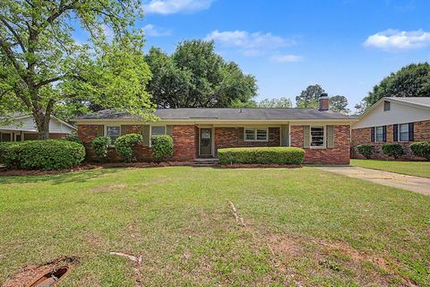 Photo of 2306 Pembroke Drive, Albany, GA 31707 (MLS # 168969)