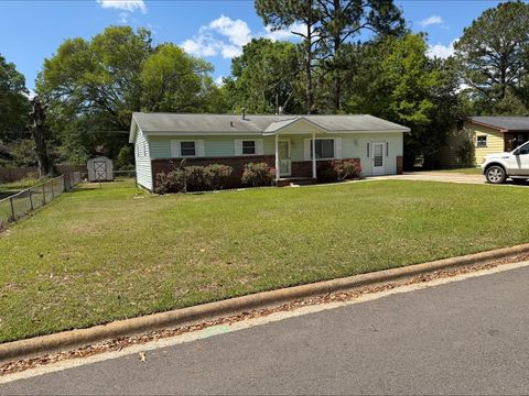 Photo of 311 Lexington Drive, Albany, GA 31705 (MLS # 168897)