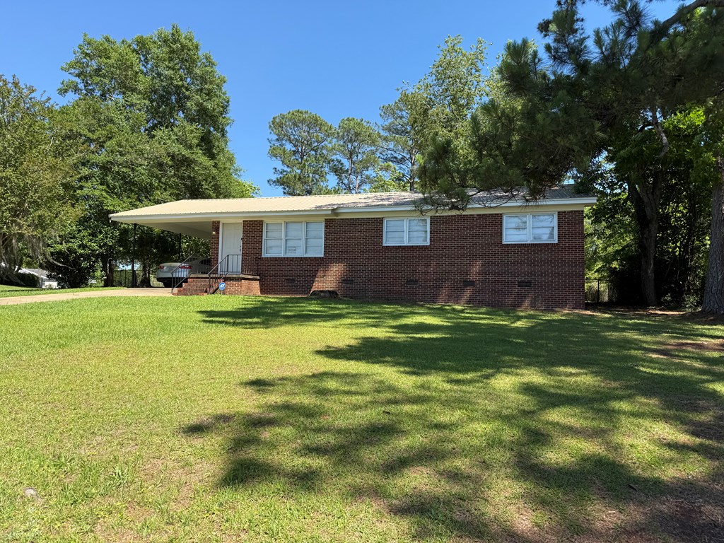 200 Ingleside Drive S