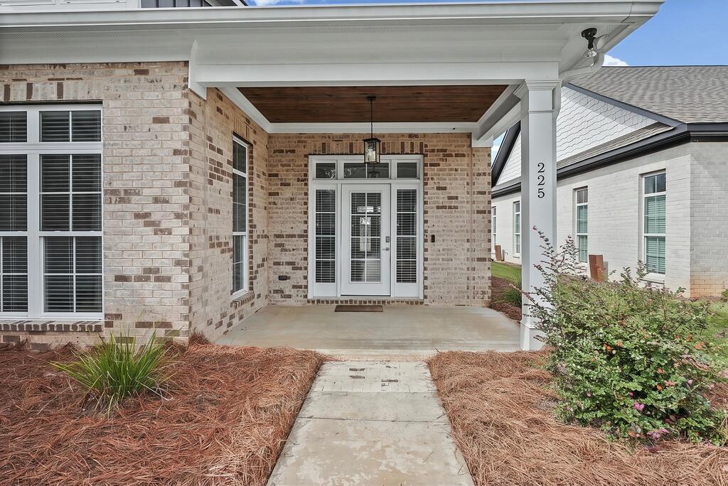 225 Wentworth Ln