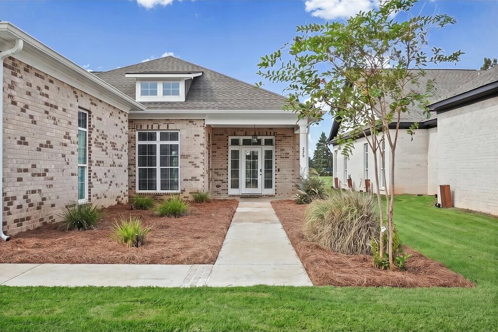 225 Wentworth Ln