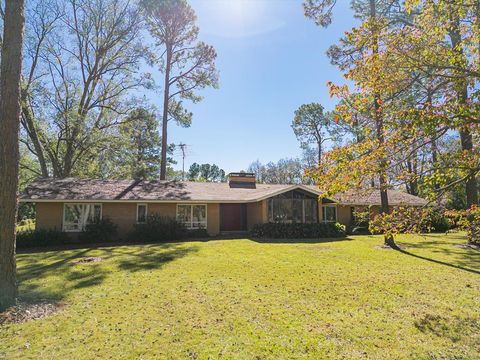 Photo of 4912 Holly Hill Road, Albany, GA 31721 (MLS # 167057)