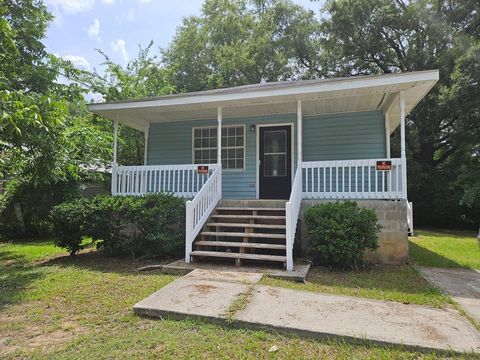 Photo of 1627 McArthur Street, Albany, GA 31701 (MLS # 166841)