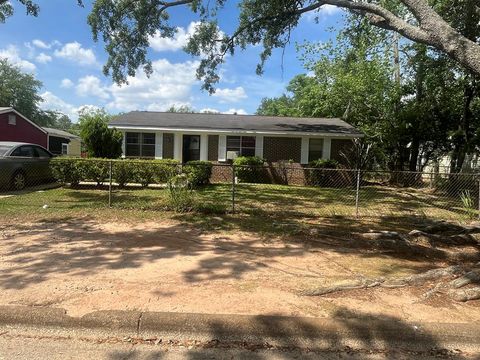 Photo of 715 Cantrell Lane, Albany, GA 31705 (MLS # 169233)