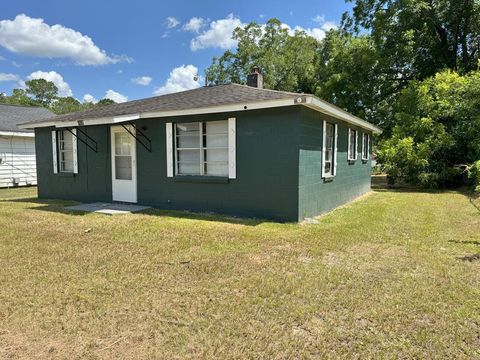 Photo of 1418 E Roosevelt Avenue, Albany, GA 31705 (MLS # 165287)