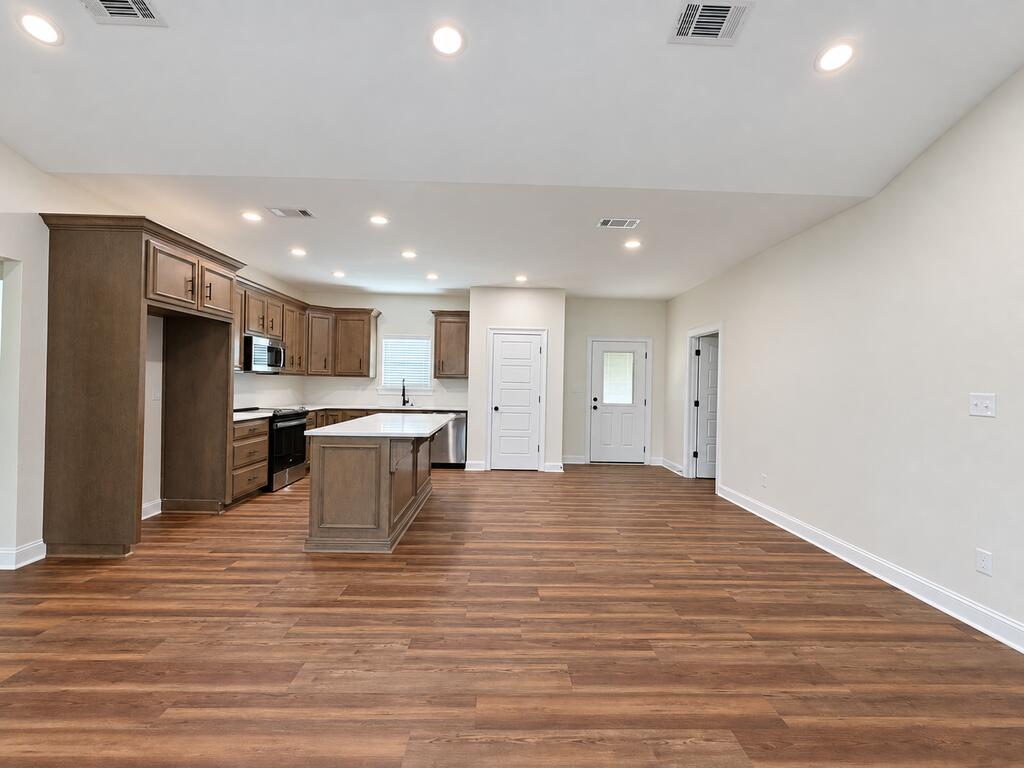 305 W Pope Street