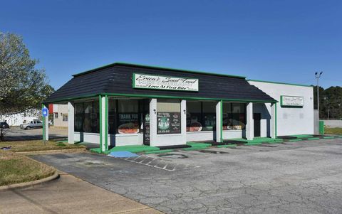 Photo of 303 Oakridge Drive, Albany, GA 31705 (MLS # 164530)