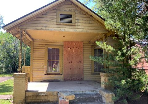 Photo of 704 Lincoln Avenue W Ave, Albany, GA 31701 (MLS # 166645)