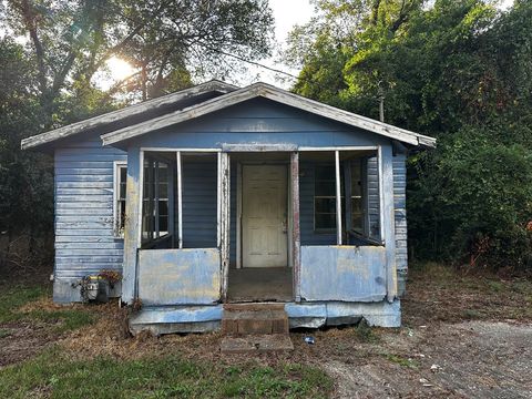 Photo of 439 SE Cherry Street, Dawson, GA 39842 (MLS # 166870)