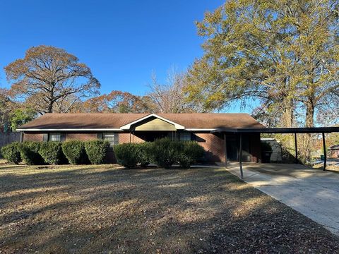 Photo of 113 Lexington Lane, Leesburg, GA 31763 (MLS # 167260)