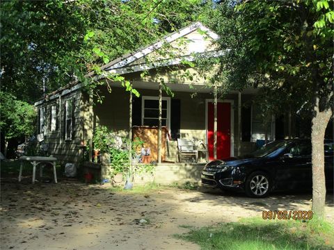 Photo of 911 Mercedes Dr, Albany, GA 31705 (MLS # 161171)