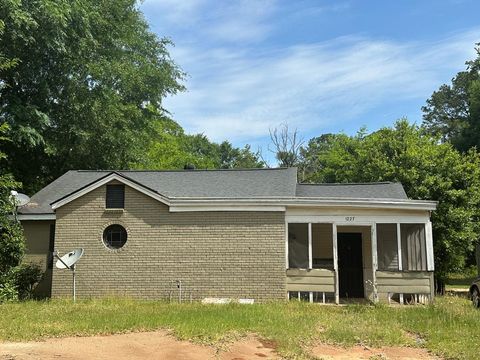 Photo of 1227 Lincoln Avenue, Albany, GA 31707 (MLS # 161205)