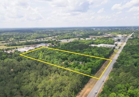 Photo of 1303 Nancy Drive, Albany, GA 31707 (MLS # 165037)