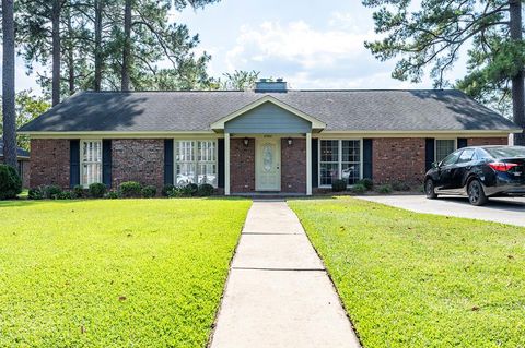 Photo of 2304 Tuxedo Lane, Albany, GA 31701 (MLS # 166738)